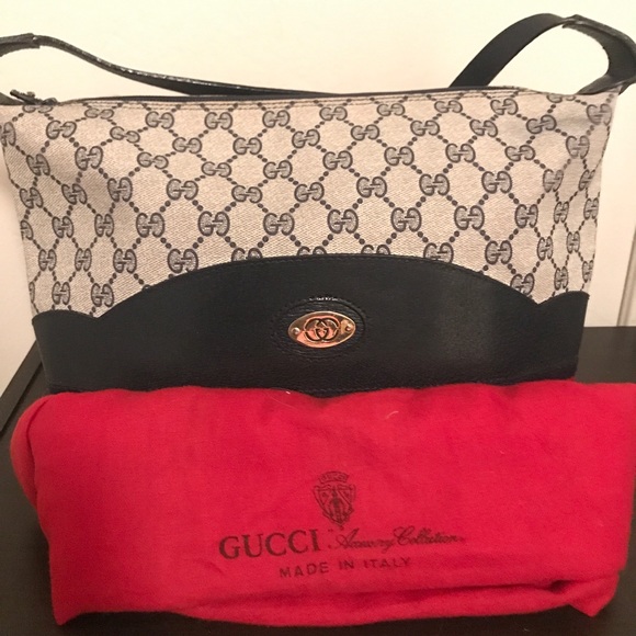 Gucci Handbags - Auth. Gucci GG Canvas Shoulder Bag